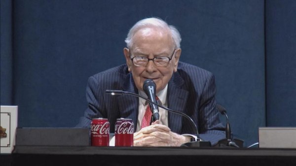 配资公司官方网 “股神”计划年底退休！批评关税政策，谈日本投资、现金储备、人工智能，分享职业建议